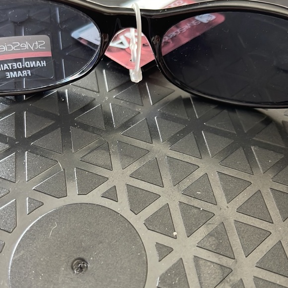 New Sienna Sunglasses- NWT - Picture 6 of 7